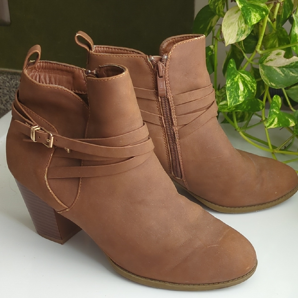TOP Moda Tan Ankle Booties with Buckle Detail